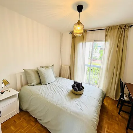 Defense-2rooms-forwork-balcony-freeparking * Courbevoie